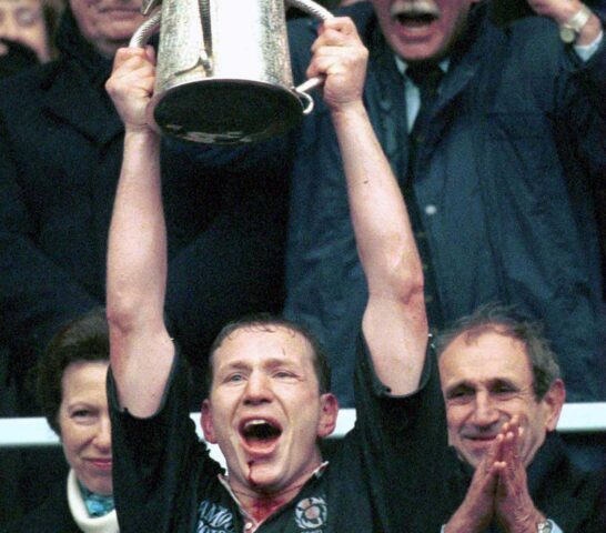 Andy Nicol with Calcutta Cup2000