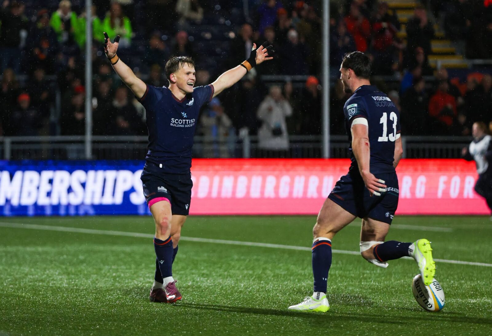 Edinburgh stay top of URC with bonus-point win