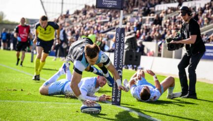 Glasgow Warriors run in seven tries to beat Sale Sharks